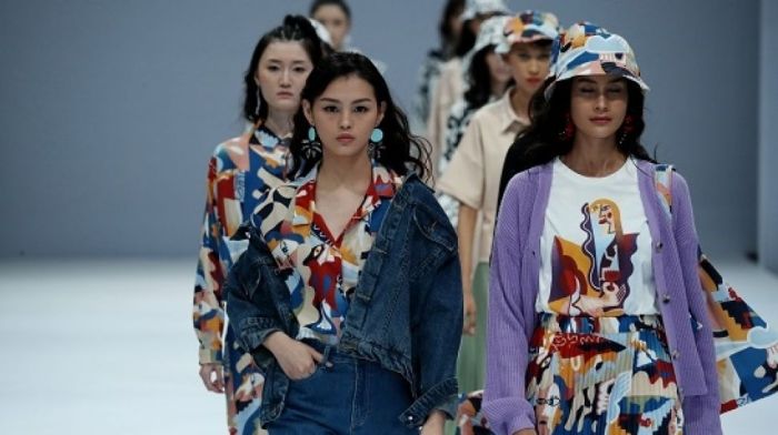 Review Produk Fashion Kolaborasi Artis Lokal