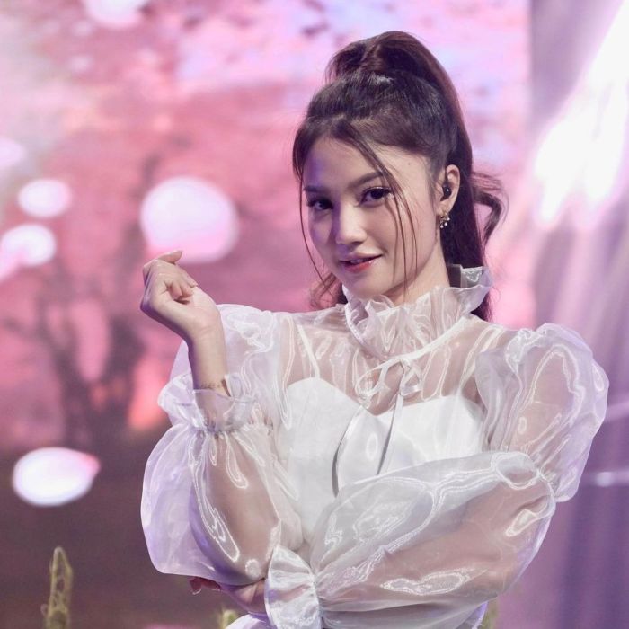 Potret desta gabriella menawan berbakat muda artis