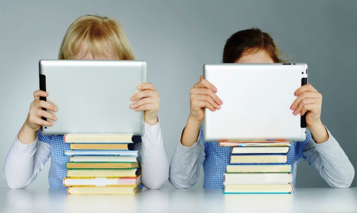 Stop Penggunaan Gadget Berlebih! Mahasiswa KKN Undip Lakukan Penyuluhan ...