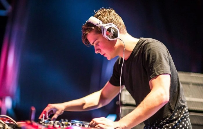 Penyanyi Latin Ini Kolaborasi dengan DJ Top Dunia