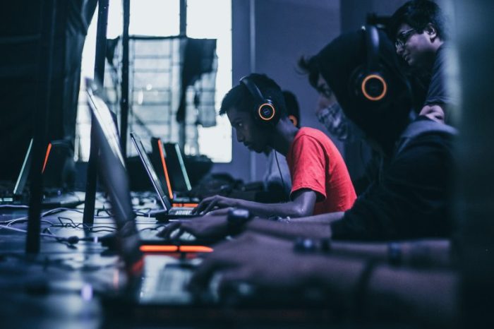 5 Hal yang Perlu Diperhatikan Sebelum Menjadi Game Streamer 5 Hal yang Perlu Diperhatikan Sebelum Menjadi Game Streamer