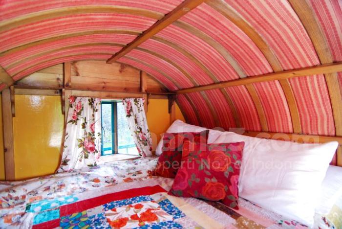 Gaya Bohemian yang Kembali Tren di Kalangan Artis
